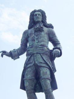 René_Duguay-Trouin_statue_in_Saint_Malo 2